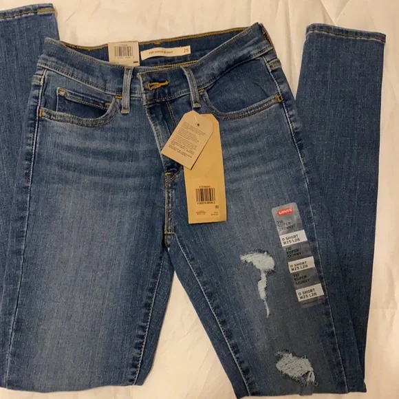 NWT Levi’s - Picture 3 of 6